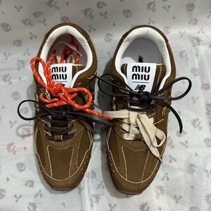 Miu Miu Lace Up Round Toe Suede Low Top Dexterity Shoes